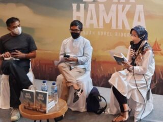 A. Fuadi, Dan Donny Damara Di Peluncuran Buku Buya Hamka. Foto: Alexander Vito Edward Kukuh/Kumparan
